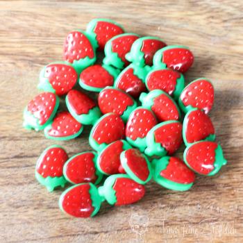 Plastic button strawberry, approx. 21x15mm