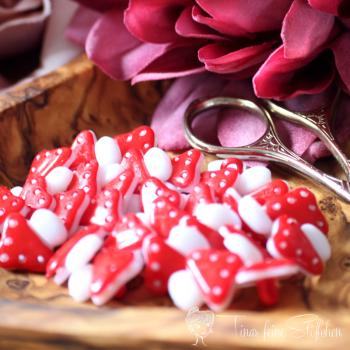 15mm plastic button fly agaric