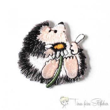 Small hedgehog with daisy embroidery application