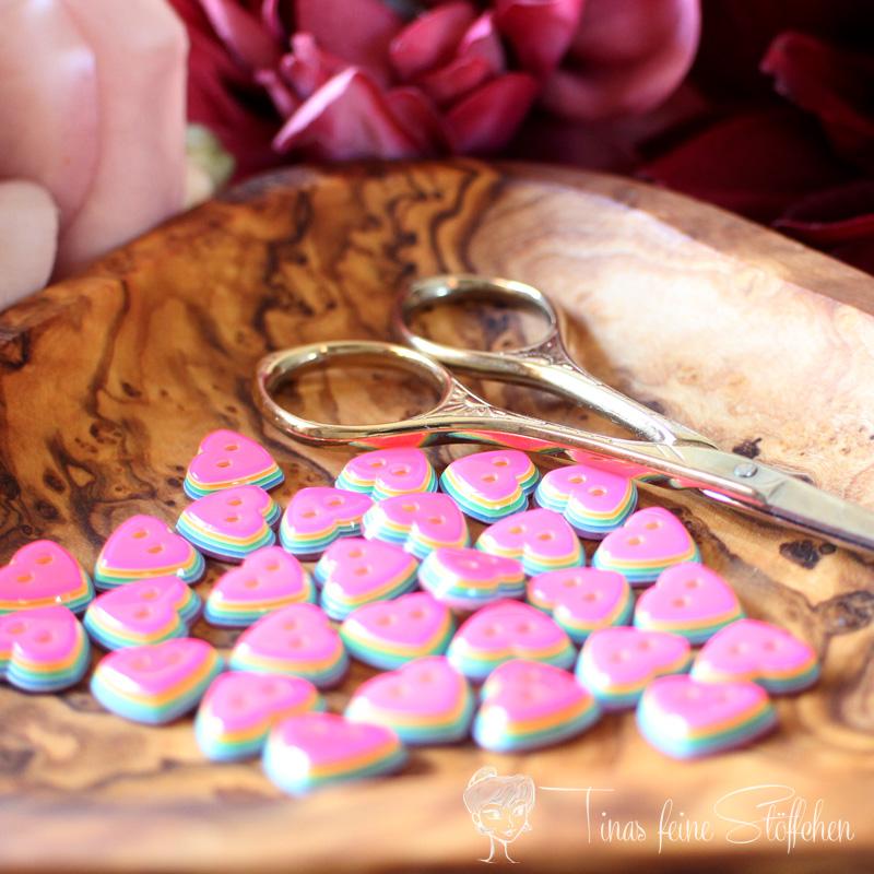 Very sweet 11mm heart button pink